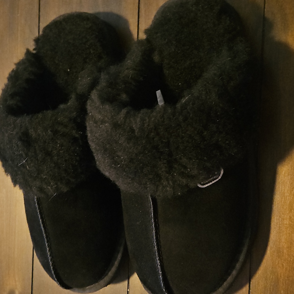 Womens Paws By BearPaw Cozy Black Fuzzy Slippers Leather Uppers New
